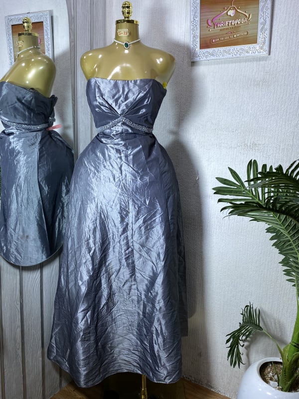 Elegant Grey Strapless Midi Dress with Beaded Waist