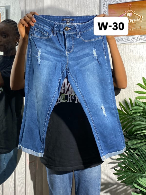 Women's Mid-Rise Distressed Blue Denim Capri Jeans