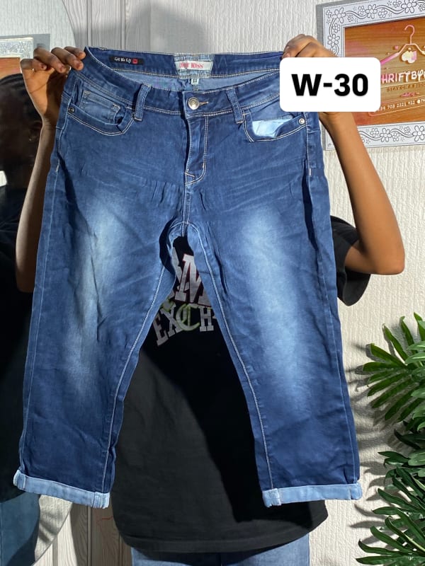 Hot Kiss Women's Mid-Rise Cuffed Denim Capris - Size 30
