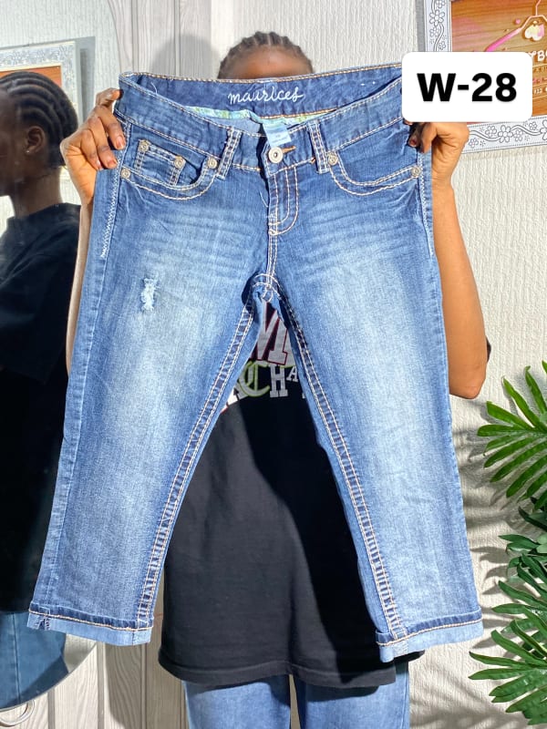 Maurices Women's Distressed Mid-Rise Cropped Jeans W-28