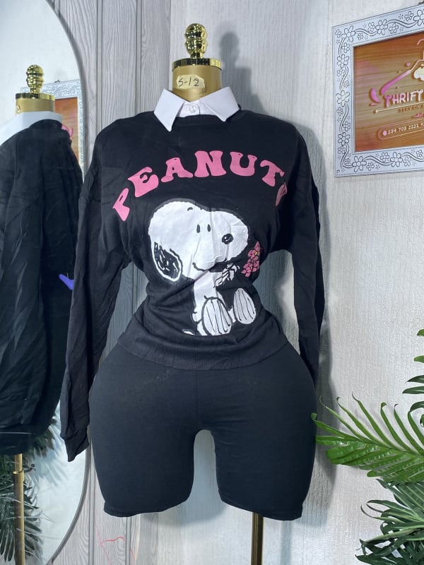 Black Peanuts Snoopy Graphic Sweatshirt with Collar