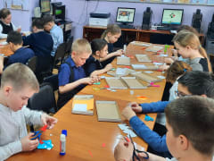 Вместе с книгой даришь целый мир!