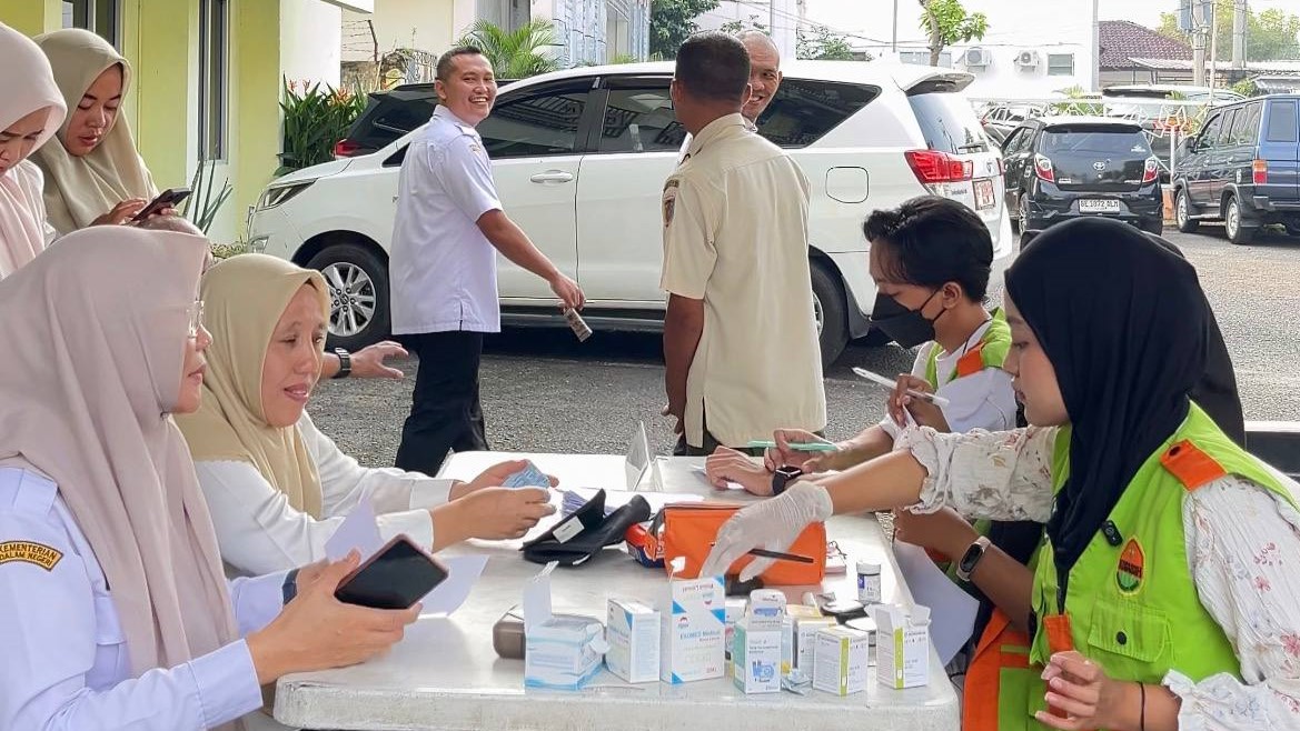 Pemeriksaan kesehatan gratis Klinik Kosasih Medika