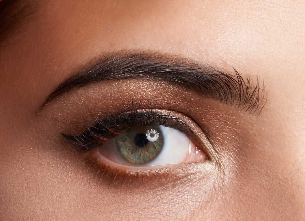 как правильно придать форму бровям