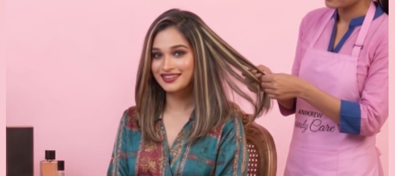 Shoulder Length Streaking
