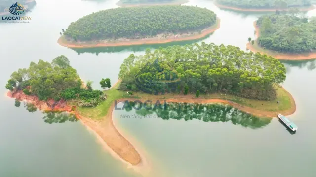 Bán đảo Hồ Thác Bà, Xã Yên Bình, Lào Cai – Diện tích 9.000 m², Thổ cư 200 m², Giá 4,1 tỷ – Cơ hội sở hữu khu nghỉ dưỡng sang trọng