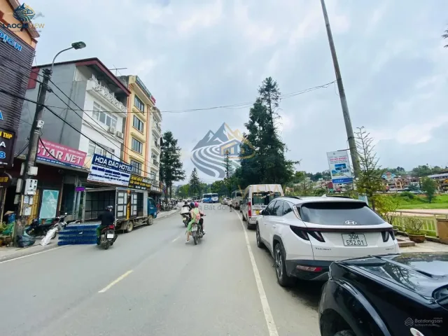 Bán nhà phố 3 tầng, 105m², 4 phòng ngủ, mặt tiền 5m, đối diện Hồ Mắt Ngọc Sapa, giá 22 tỷ (có thương lượng)