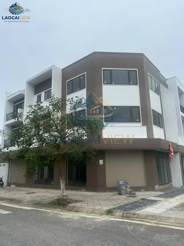 Shophouse góc 3 tầng 167m², mặt tiền 8m, đường vào 40m - Bán gấp tại TP Yên Bái, giá 7,2 tỷ