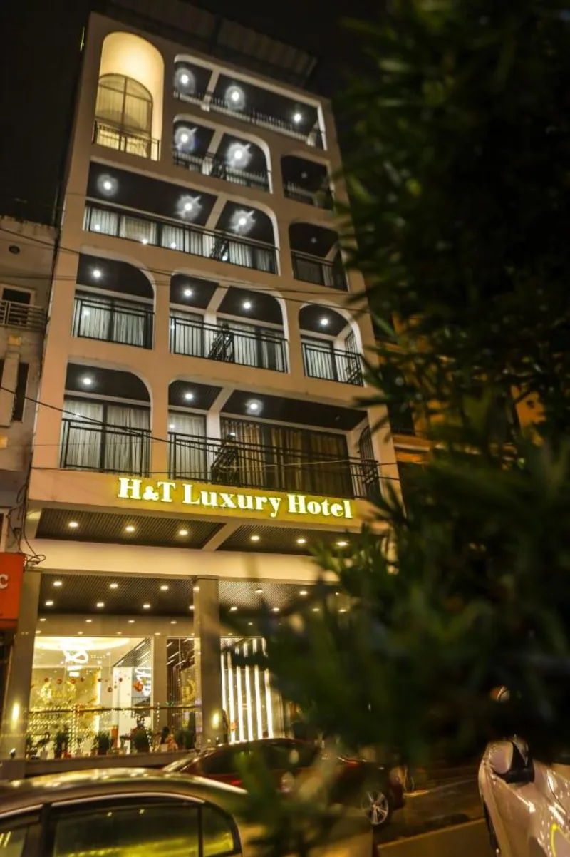H&T Luxury Hotel - Ảnh 1