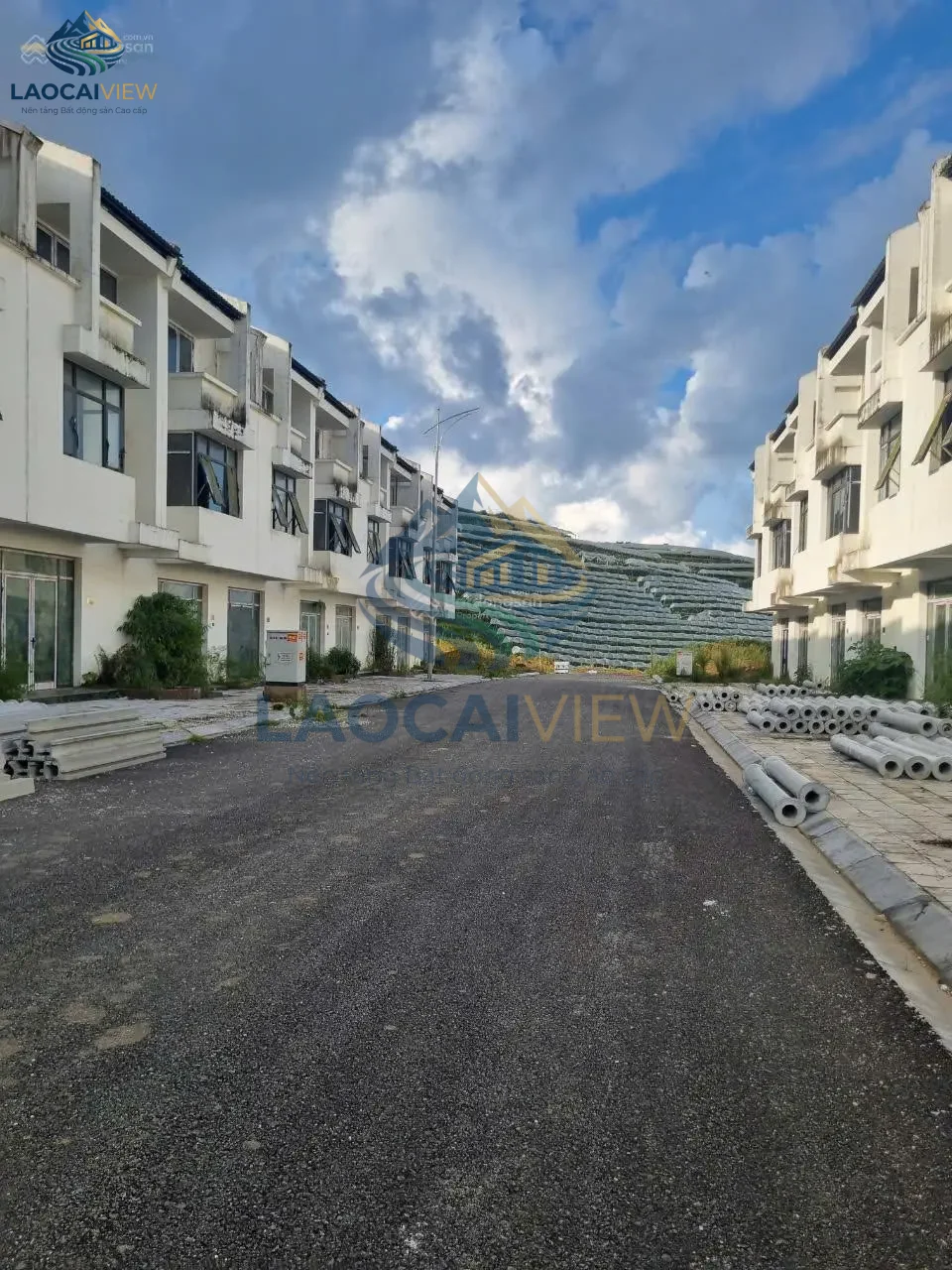 Nhà phố 4 tầng 315m2, 8 phòng ngủ, mặt tiền 5m, đường 20m, giá 4,8 tỷ - Trung tâm Sapa