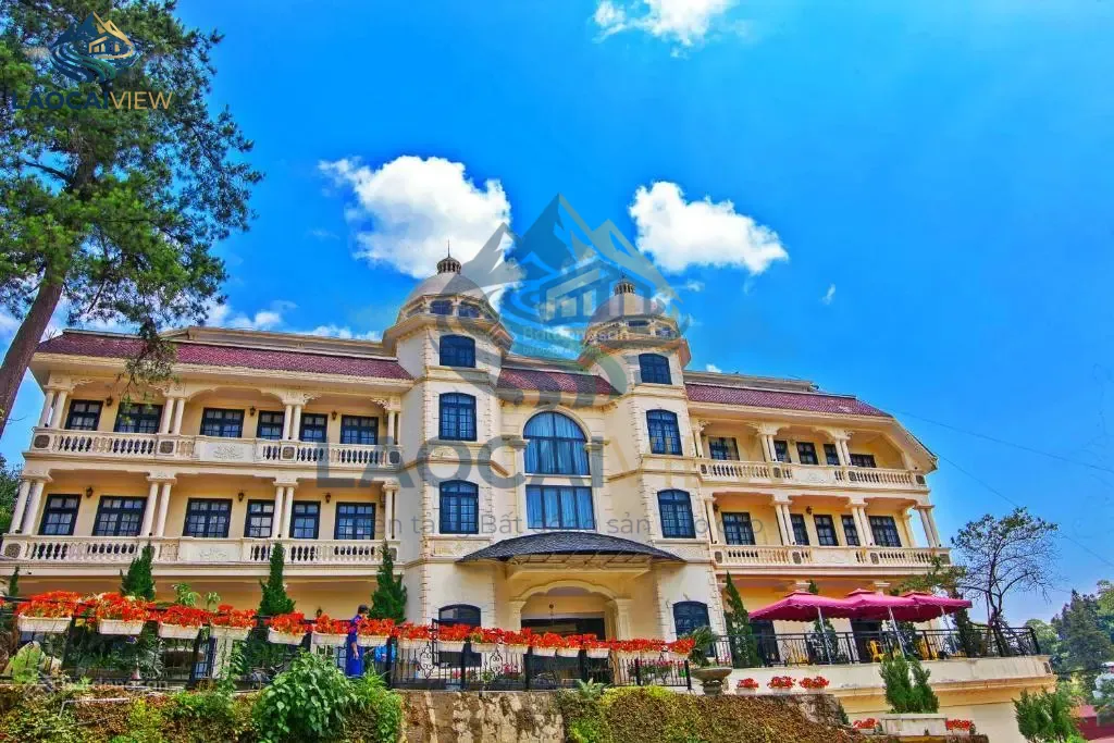 Bán Khách Sạn 3 Sao Trung Tâm Sa Pa - 50 Phòng Sang Trọng, Diện Tích 600m², Giá 235 Tỷ - Vị trí đắc địa, Dòng Tiền Sẵn