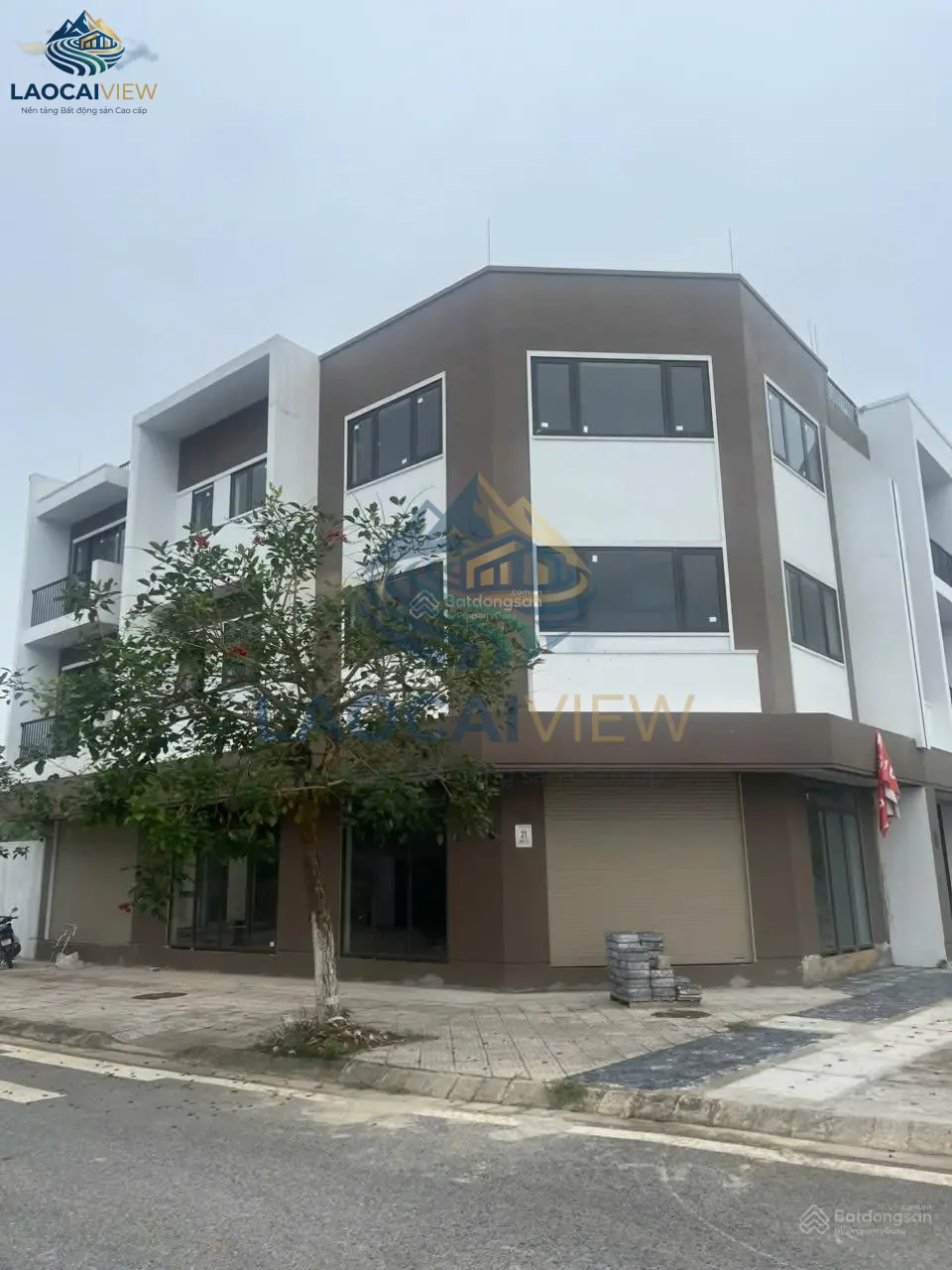 Shophouse góc 3 tầng 167m², mặt tiền 8m, đường vào 40m - Bán gấp tại TP Yên Bái, giá 7,2 tỷ