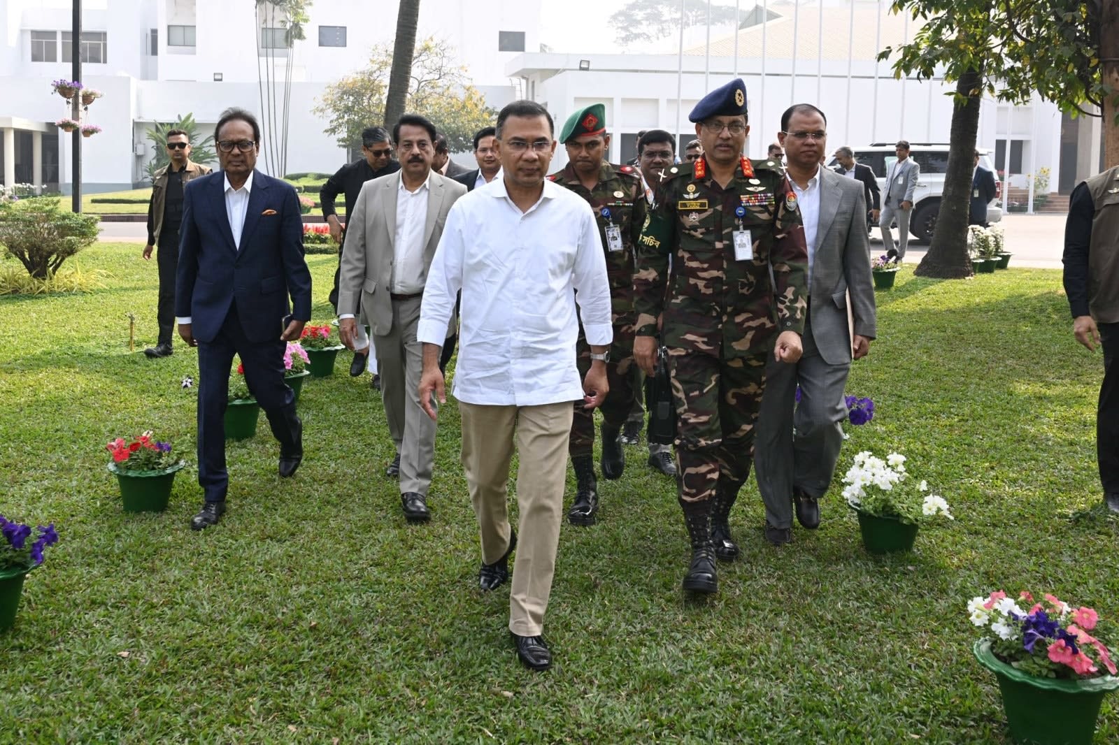 প্রথমবারের মতো তেজগাঁও কার্যালয়ে অফিস করলেন প্রধানমন্ত্রী তারেক রহমান