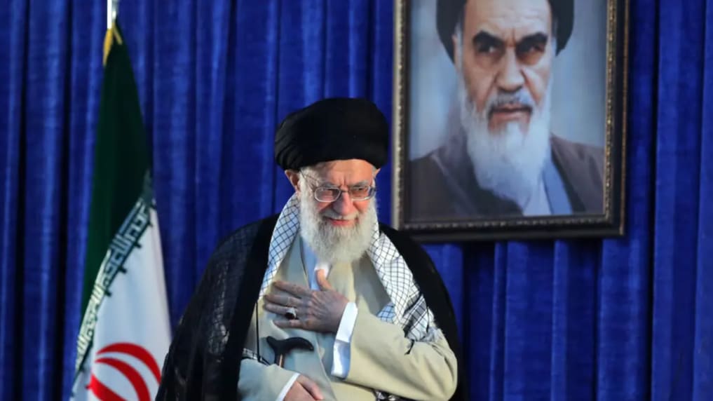 সম্ভাব্য হামলার আশঙ্কায় বিকল্প নেতৃত্ব প্রস্তুত রেখেছেন খামেনি