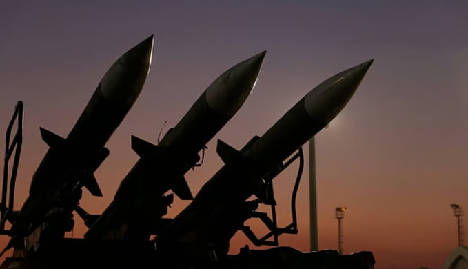 ইরানে পরমাণু বোমা নিয়ে নতুন বিতর্ক, কট্টরপন্থীদের চাপ বাড়ছে