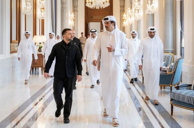 উপসাগরীয় সফরে জেলেনস্কি: আমিরাত ও কাতারের সঙ্গে বিমান প্রতিরক্ষা চুক্তি সই