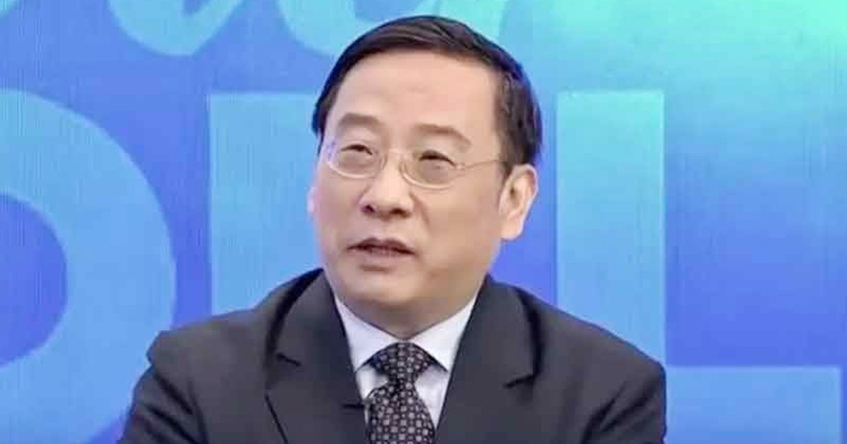 বিমানবন্দর থেকে নুসরাত ফারিয়া আটক