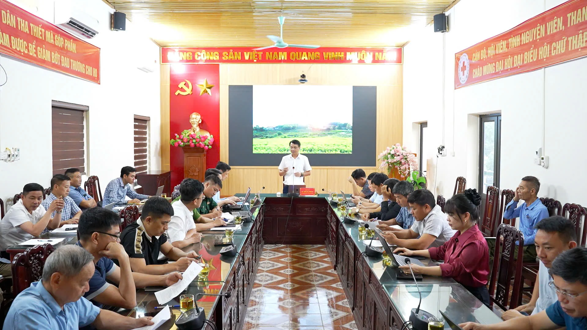 Hội nghị lấy ý kiến về Đồ án quy hoạch chung xã Phong Hải đến năm 2035, tầm nhìn đến năm 2050. Ảnh: Duy Trinh.