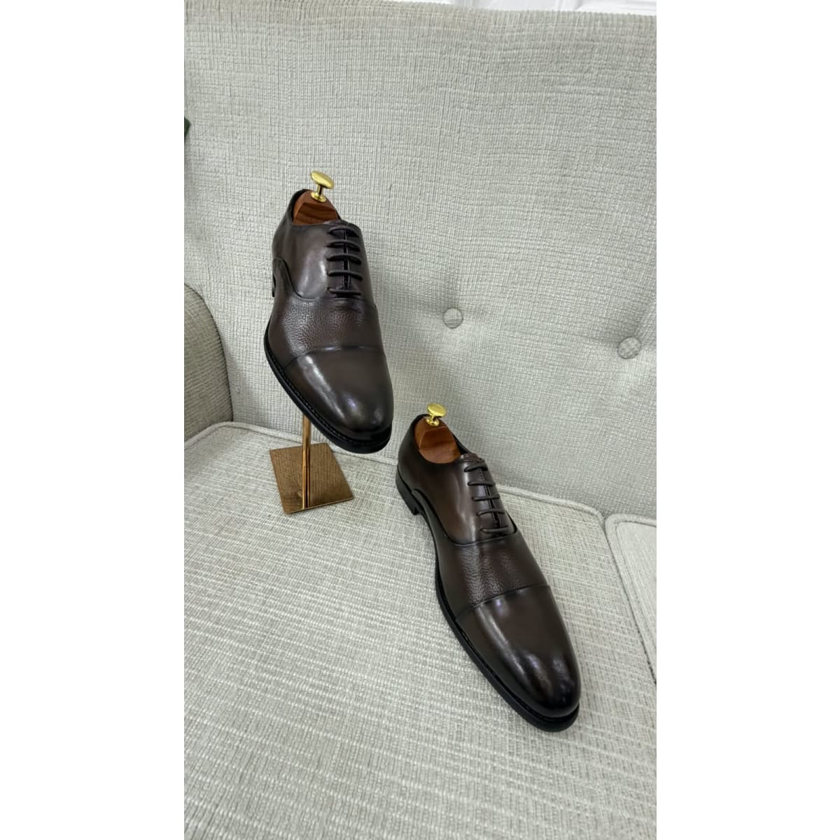 Dark Brown Leather Cap Toe Oxford Shoes..