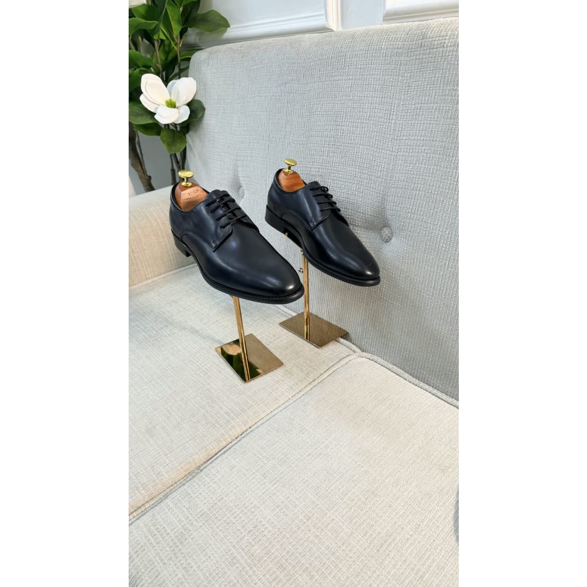 Classic Black Leather Derby Shoes..