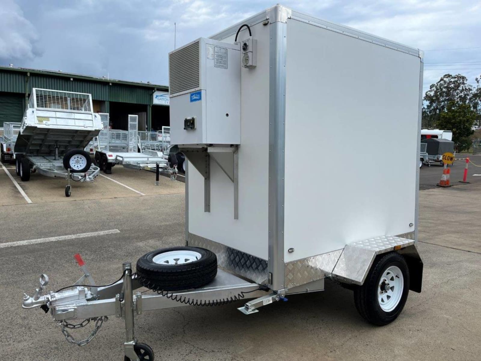 Cold room hire Brisbane — walk-in portable chiller for events