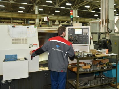 «Красный гидропресс» ждет на работу учеников и молодых специалистов