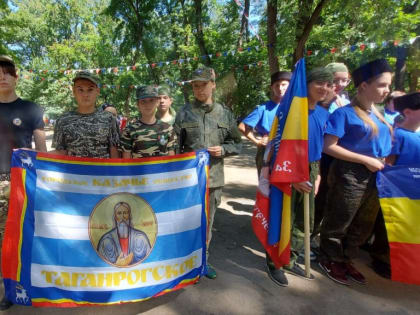 Межмуниципальный слет казачьей православной молодежи в Матвеево-Кургане