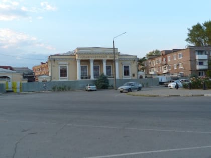 Туристы показали, как выглядит место падения ракеты в Таганроге спустя месяц