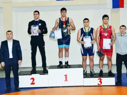 Шахтинские борцы завоевали медали на областных соревнованиях