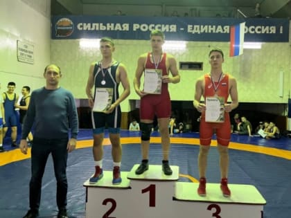 Студент колледжа экономики и сервиса Антон Логачев занял первое место на турнире по вольной борьбе  