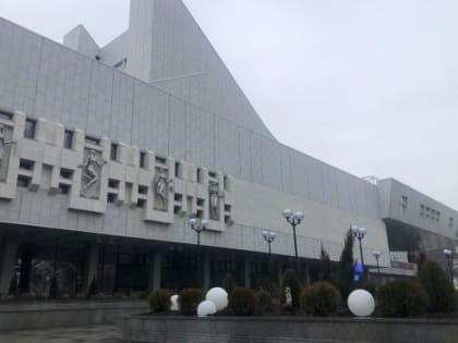 На Ростовском музыкальном театра завершили монтаж новой подсветки