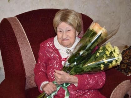 В Новочеркасске ветеран ВОВ Надежда Ковалёва отметила 94-летие