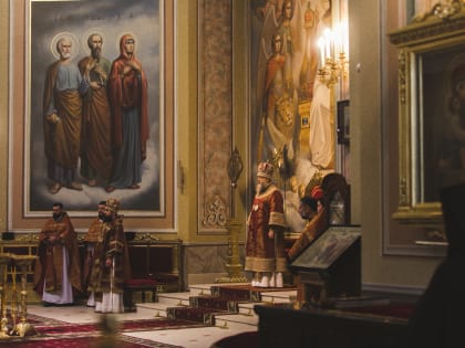 В Неделю 5-я по Пасхе, о самаряныне, Глава митрополии совершил Божественную литургию в Ростовском кафедральном соборе