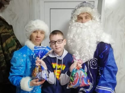 В Обливском районе поздравили с Новым годом детей с ОВЗ и ребят из малообеспеченных семей