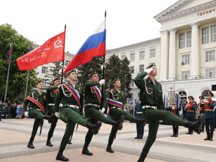 В Ростове прошел военно-патриотический праздник «Поклонимся великим тем годам…»