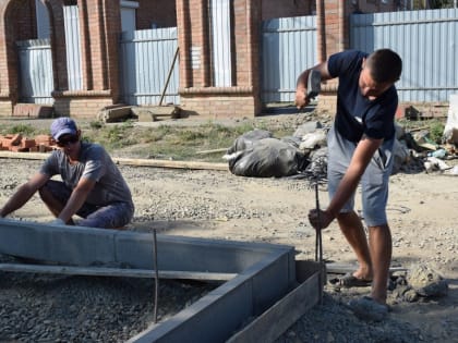 Строительно-монтажные работы в городском парке в Сальске выходят на финишную прямую.