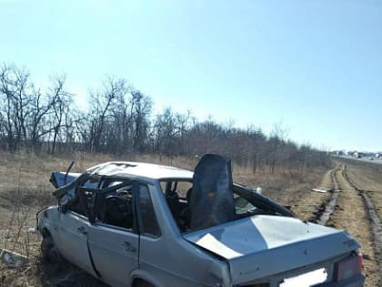 В Каменском районе легковой автомобиль перевернулся после столкновения