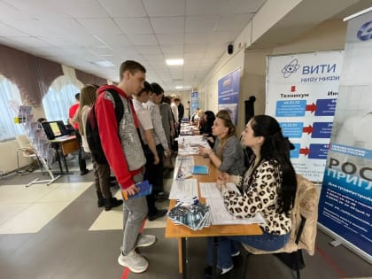 В Волгодонске открылась ярмарка трудоустройства: хорошие вакансии в одном месте