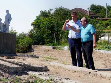 Идут работы по благоустройству братской могилы воинов ВОВ