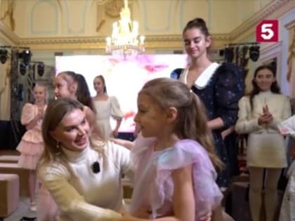 «Елка желаний»: юная ростовчанка встретилась с олимпийской чемпионкой Алиной Кабаевой