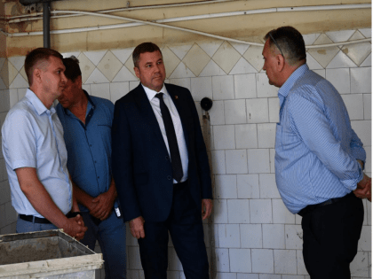 Константин Доморовский проверил ход капитального ремонта Октябрьской школы