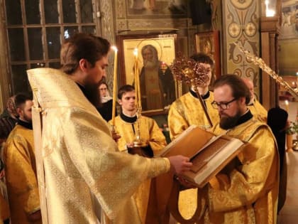 В канун дня памяти свт. Николая, архиепископа Мир Ликийских,  чудотворца, епископ Таганрогский Артемий совершил всенощное бдение  в  храме Преполовения Пятидесятницы  при Донской д