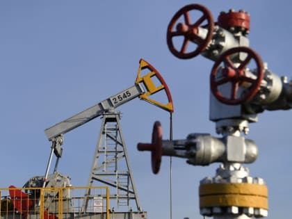 Снижение добычи нефти в России провоцирует рост цен на нее в мире
