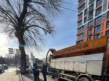 В Батайске продолжаются работы по расчистке каналов