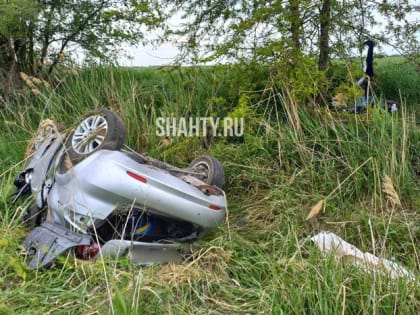 За рулем иномарки погибла 35-летняя девушка в ДТП с «перевертышем» в Ростовской области