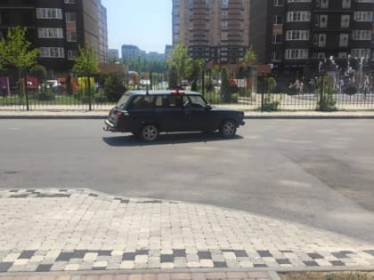 За несколько часов в Ростове два 8-летних мальчика попали под колеса автомобилей