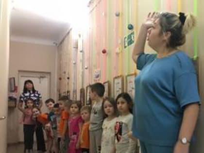 Юным таганрожцам и их родителям напомнили о соблюдении правил безопасности в период зимних каникул