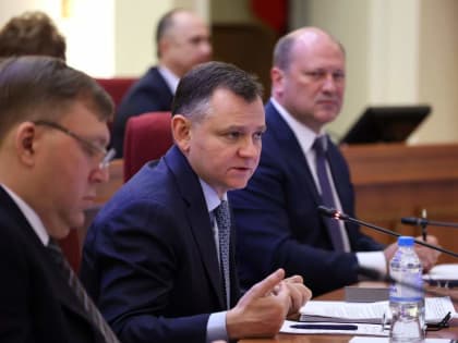 Глава донского региона поручил подготовить предложения по повышению зарплаты казакам