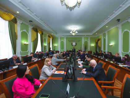 ИЗ ЗАЛА ЗАСЕДАНИЙ УЧЁНОГО СОВЕТА-26