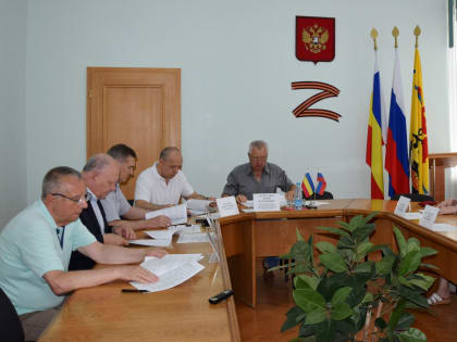 Состоялось заседание Комиссии по рассмотрению материалов на присвоение почетных званий и наград города Шахты